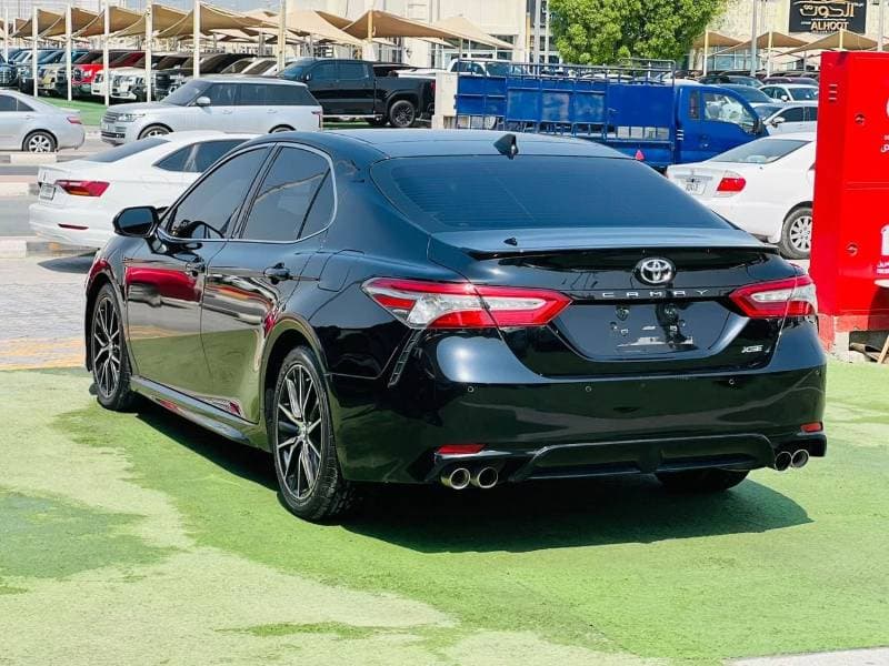 2018 Toyota Camry SE thumbnail 6