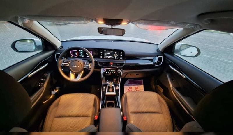 2022 Kia Seltos LX thumbnail 2