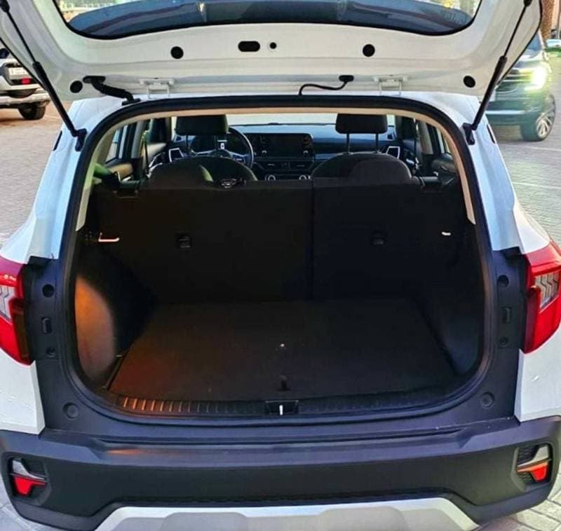 2022 Kia Seltos LX thumbnail 5