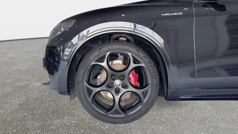 2024 Alfa Romeo Stelvio VELOCE thumbnail 5