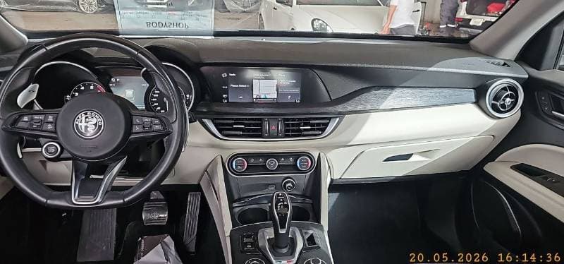 2020 Alfa Romeo Stelvio SUPER thumbnail 6