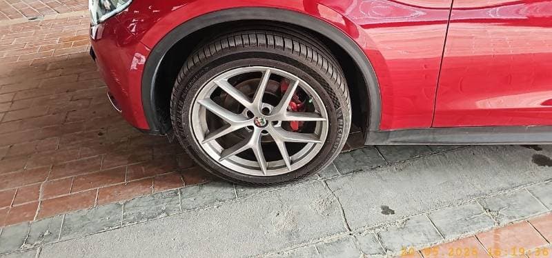 2020 Alfa Romeo Stelvio SUPER thumbnail 2