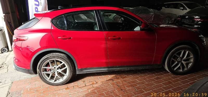 2020 Alfa Romeo Stelvio SUPER thumbnail 8