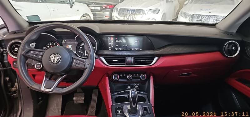 2020 Alfa Romeo Stelvio SUPER thumbnail 6