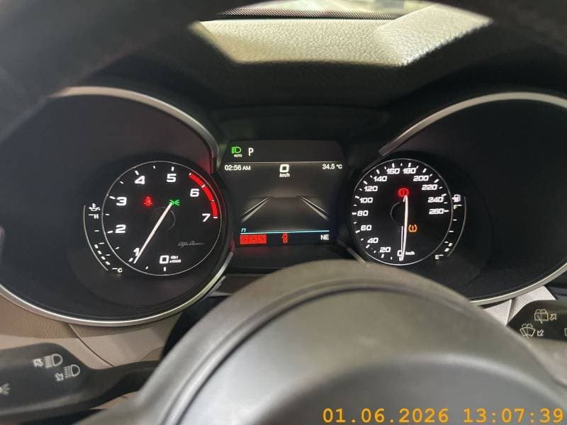 2020 Alfa Romeo Stelvio SUPER thumbnail 4