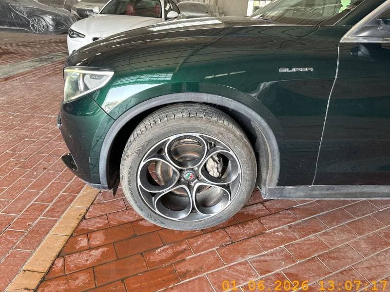 2020 Alfa Romeo Stelvio SUPER thumbnail 2