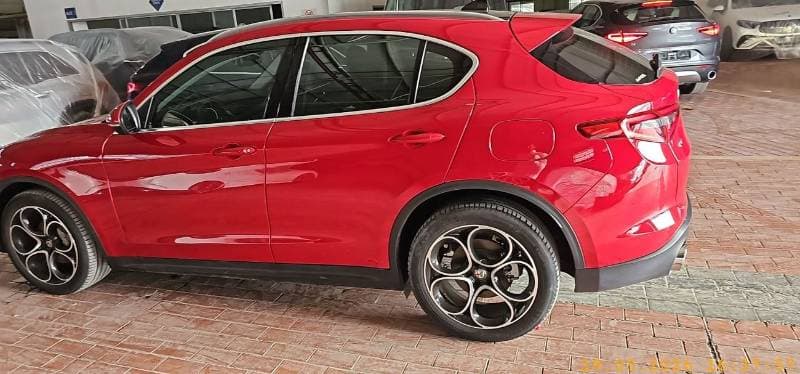 2020 Alfa Romeo Stelvio SUPER thumbnail 7
