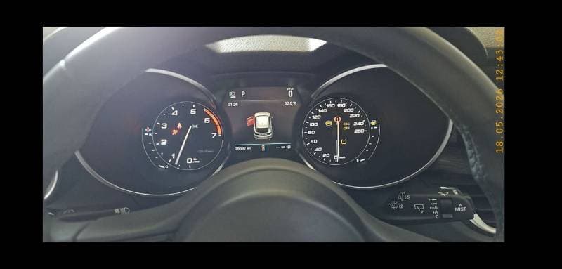 2020 Alfa Romeo Stelvio SUPER thumbnail 2