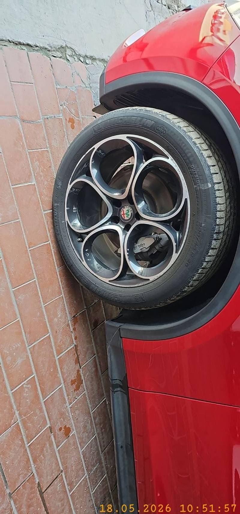 2020 Alfa Romeo Stelvio SUPER thumbnail 2