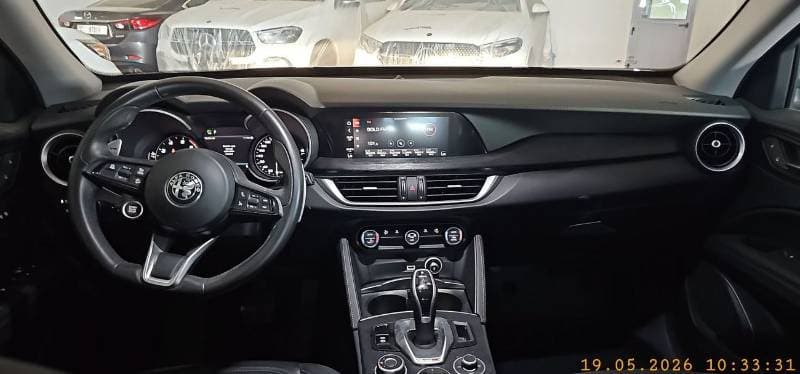 2020 Alfa Romeo Stelvio SUPER thumbnail 6
