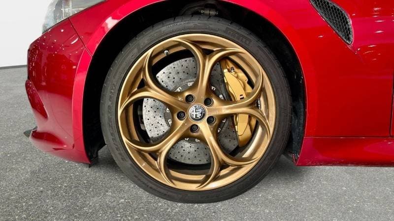 2025 Alfa Romeo Giulia QUADRIFOGLIO thumbnail 5