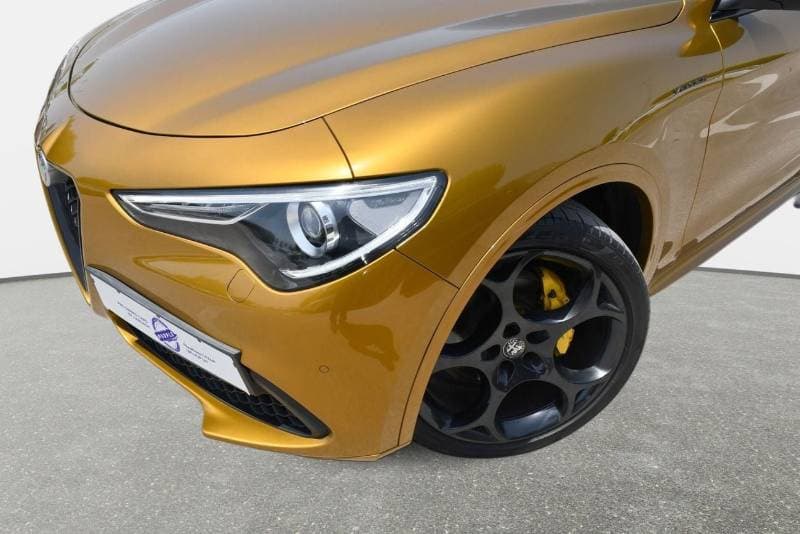 2023 Alfa Romeo Stelvio VELOCE thumbnail 4