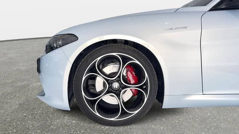2025 Alfa Romeo Giulia VELOCE thumbnail 5