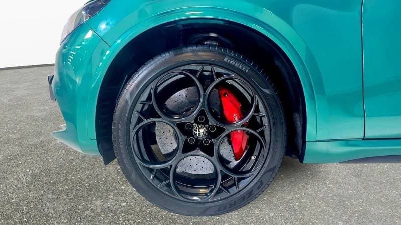 2024 Alfa Romeo Stelvio QUADRIFOGLIO thumbnail 4