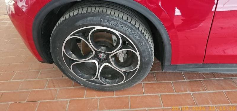 2020 Alfa Romeo Stelvio SUPER thumbnail 2