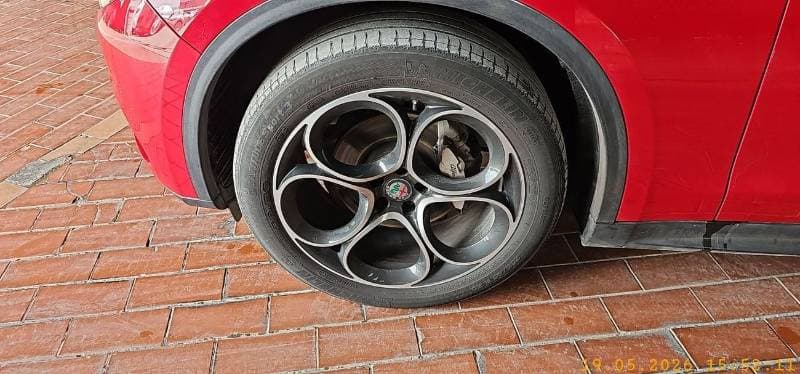 2020 Alfa Romeo Stelvio SUPER thumbnail 2