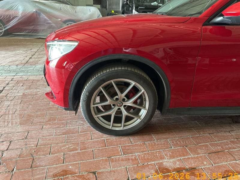 2020 Alfa Romeo Stelvio SUPER thumbnail 2