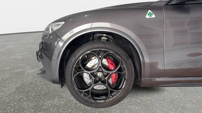 2023 Alfa Romeo Stelvio QUADRIFOGLIO thumbnail 5