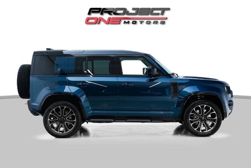 2026 Land Rover Defender thumbnail 4