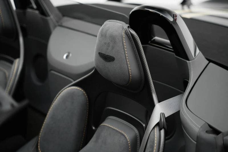 2023 Aston Martin V12 Vantage thumbnail 7