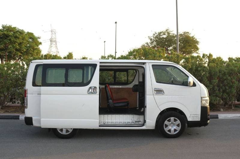 2014 Toyota Hiace GL thumbnail 6