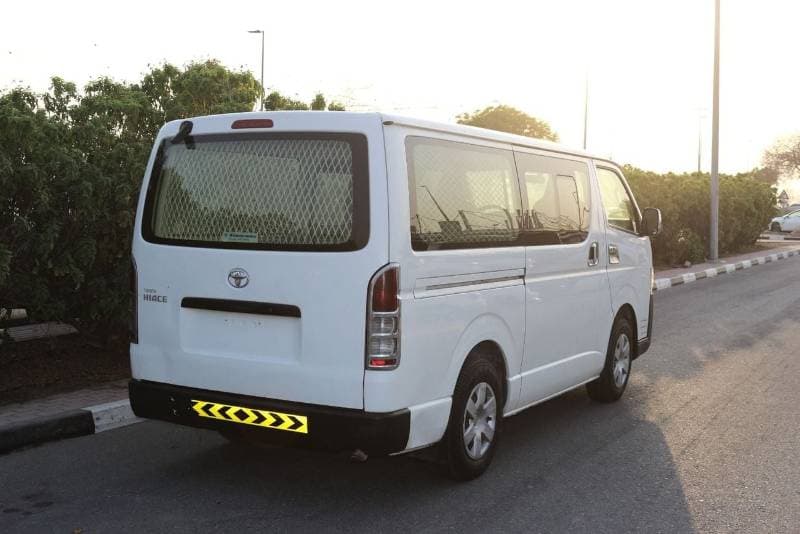 2014 Toyota Hiace GL thumbnail 5