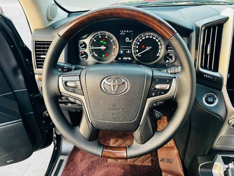 2021 Toyota Land Cruiser VXR thumbnail 8
