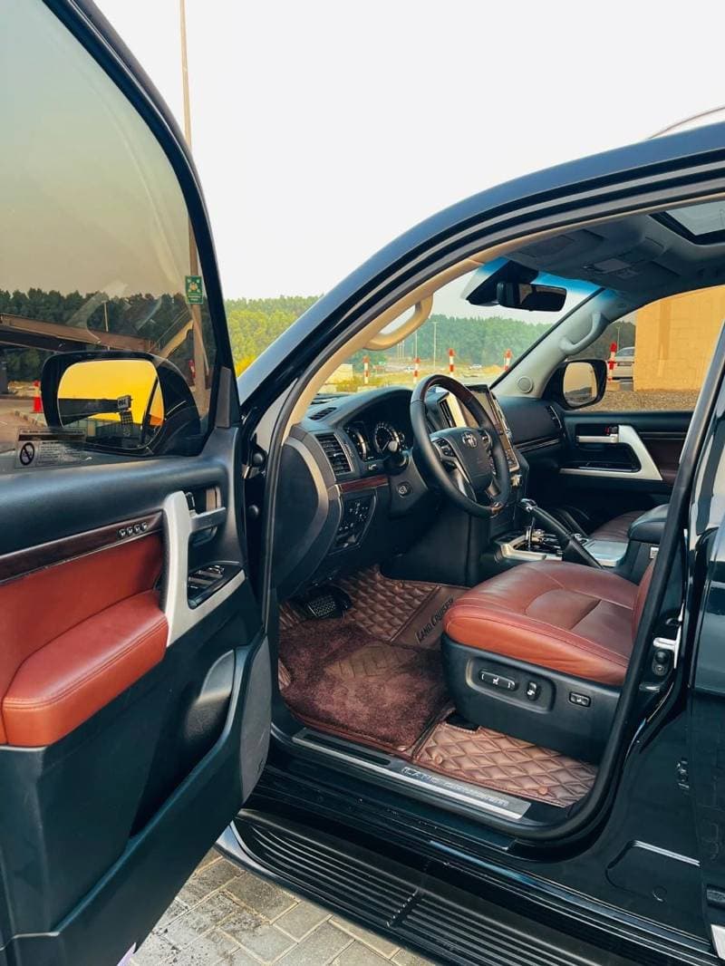 2021 Toyota Land Cruiser VXR thumbnail 4