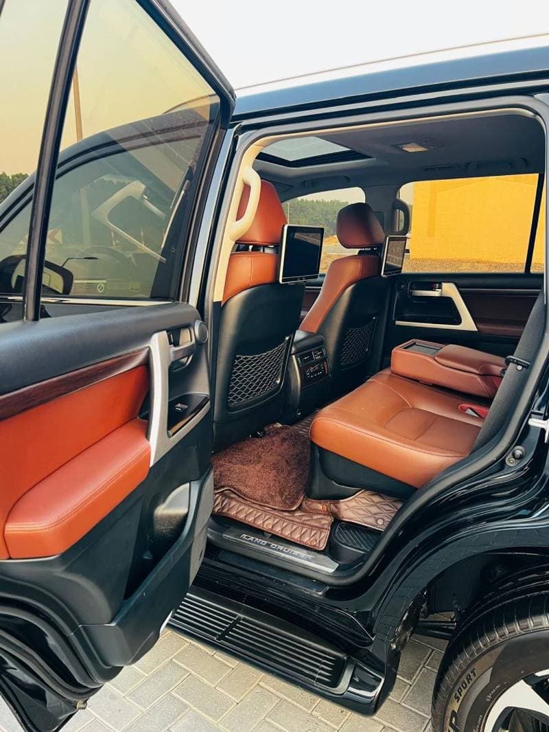 2021 Toyota Land Cruiser VXR thumbnail 5