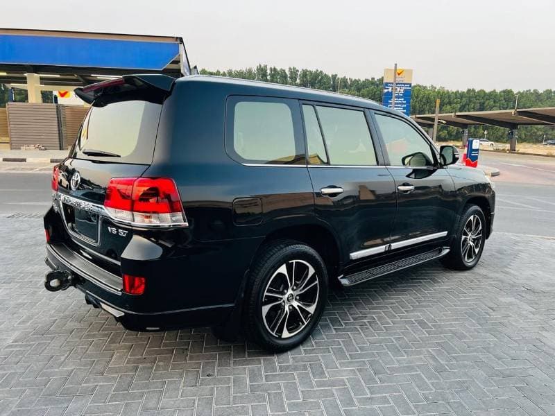 2021 Toyota Land Cruiser VXR thumbnail 2
