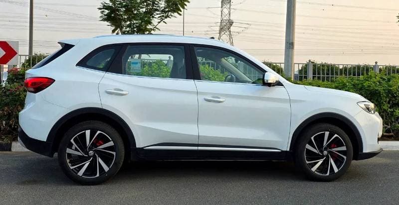 2025 MG ZS LUX thumbnail 3