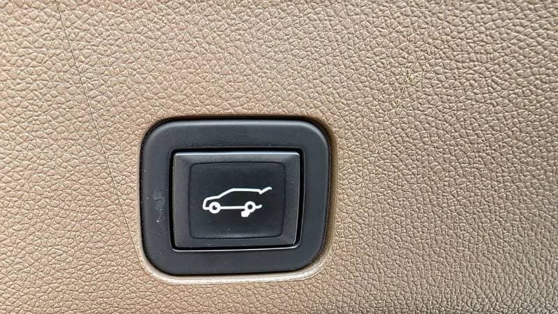 2022 GMC Yukon DENALI thumbnail 5