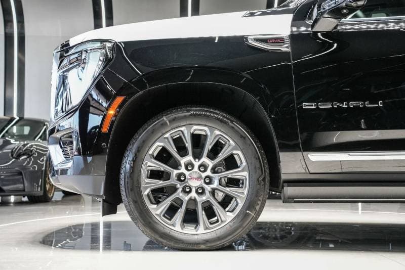 2025 GMC Yukon DENALI thumbnail 4