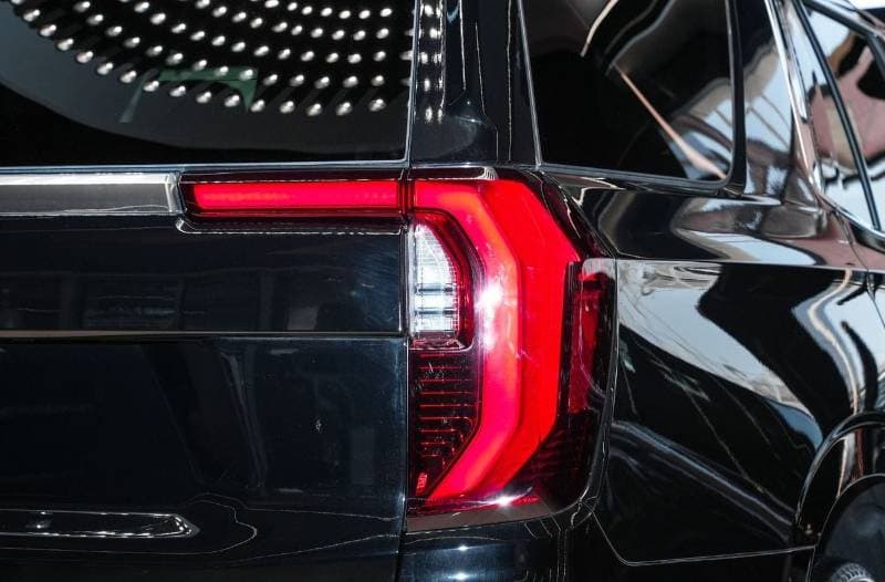 2025 GMC Yukon DENALI thumbnail 7