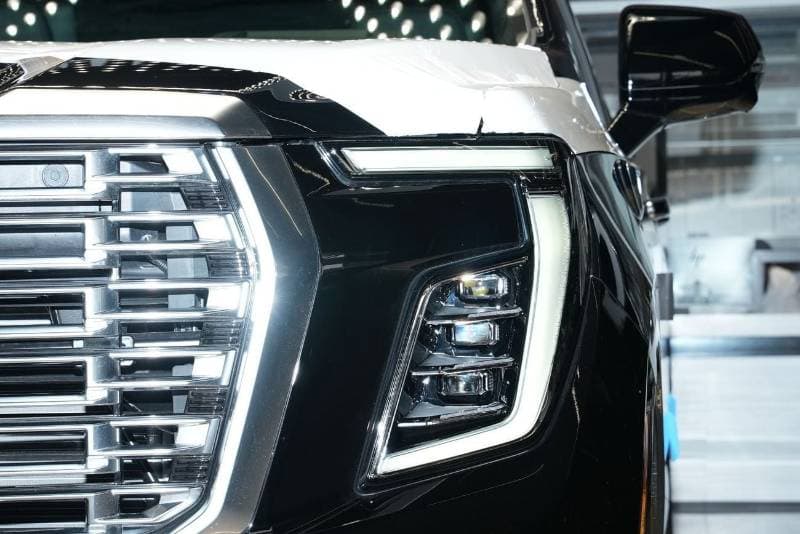 2025 GMC Yukon DENALI thumbnail 5