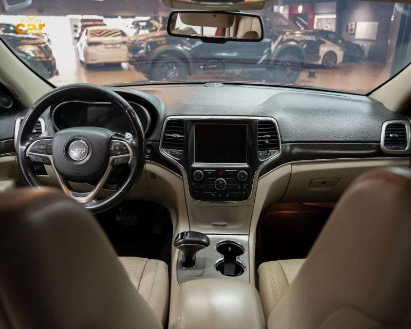 2014 Jeep Grand Cherokee L thumbnail 3