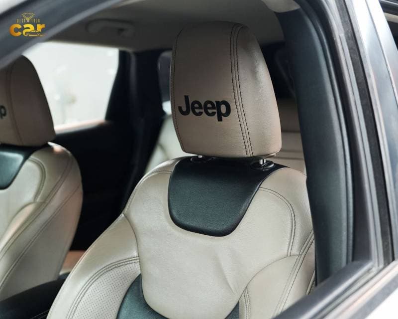 2017 Jeep Grand Cherokee L thumbnail 7
