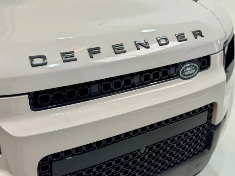 2026 Land Rover Defender thumbnail 8