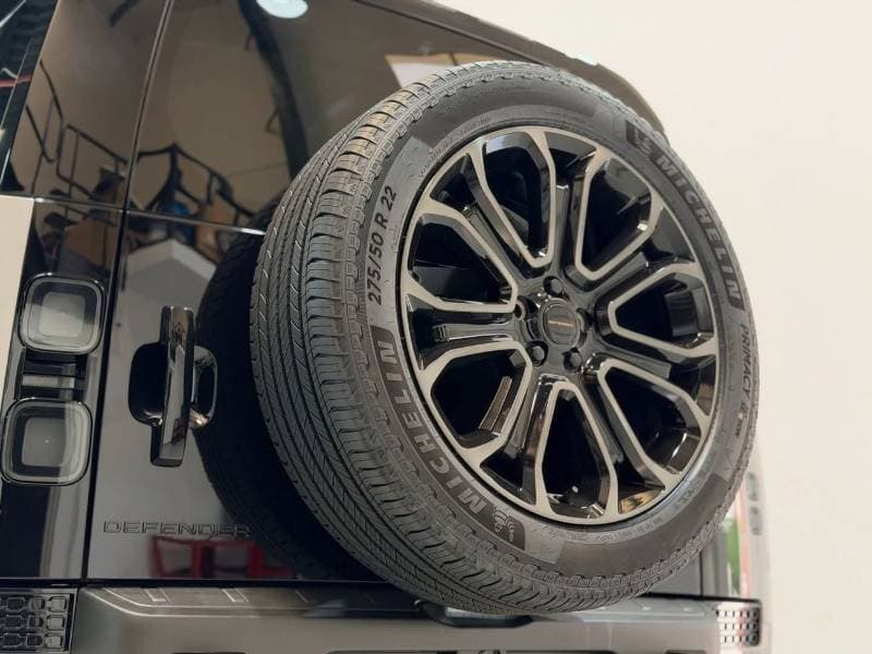 2026 Land Rover Defender 110 OCTA P635 thumbnail 8