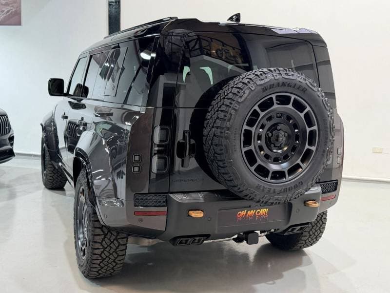 2026 Land Rover Defender thumbnail 5