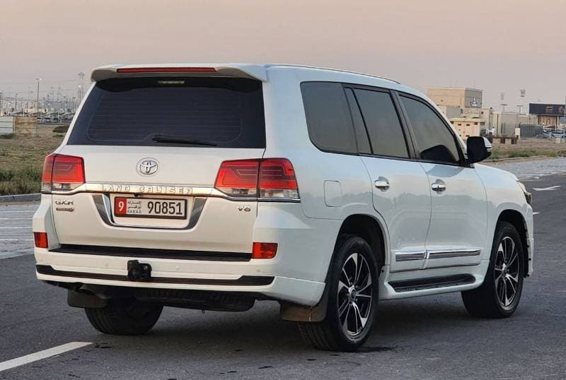 2014 Toyota Land Cruiser GXR thumbnail 4