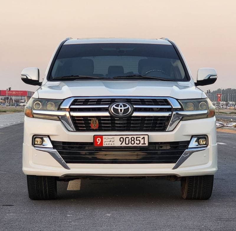 2014 Toyota Land Cruiser GXR thumbnail 2