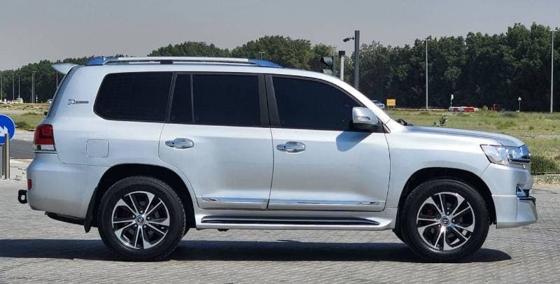 2010 Toyota Land Cruiser thumbnail 7