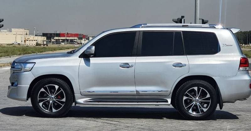 2010 Toyota Land Cruiser thumbnail 8