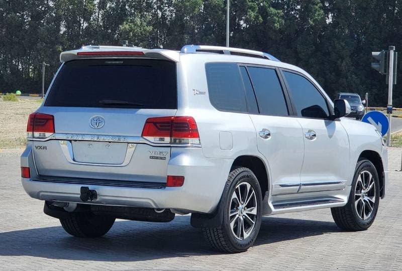 2010 Toyota Land Cruiser thumbnail 5