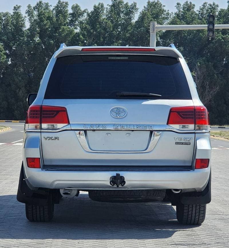 2010 Toyota Land Cruiser thumbnail 4