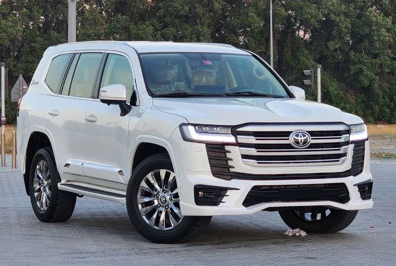 2017 Toyota Land Cruiser GXR thumbnail 3