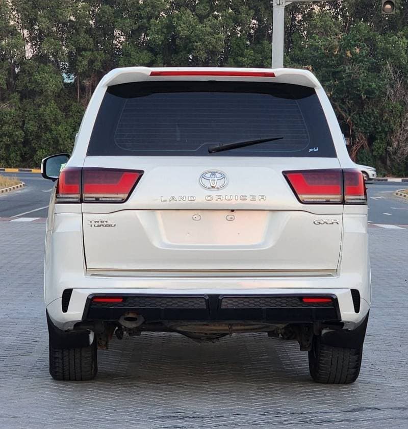 2017 Toyota Land Cruiser GXR thumbnail 5