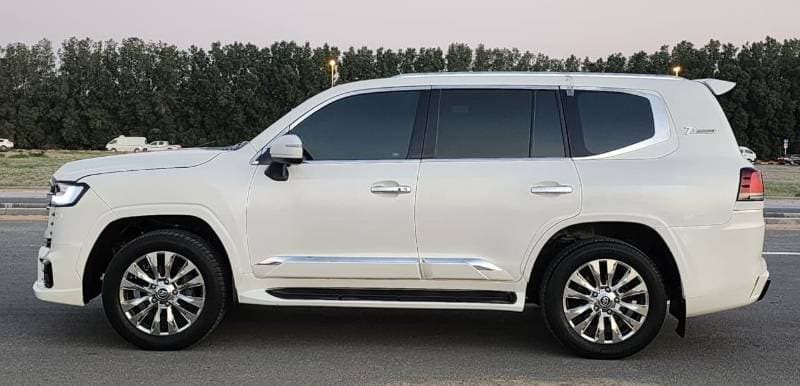 2010 Toyota Land Cruiser thumbnail 7