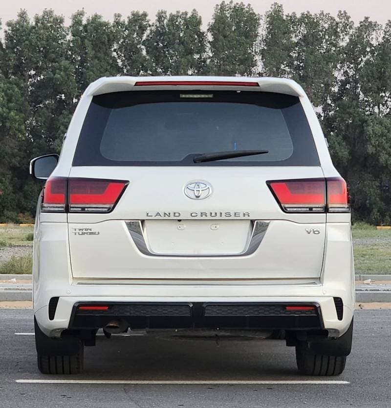 2010 Toyota Land Cruiser thumbnail 6